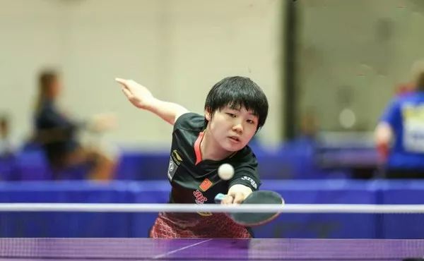 体育吉普耶根打破女子1500米世界纪录